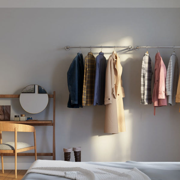 Optimer pladsen i dit soveværelse med vores stilfulde Joey vægmonterede bøjlestang til tøj og accessories.