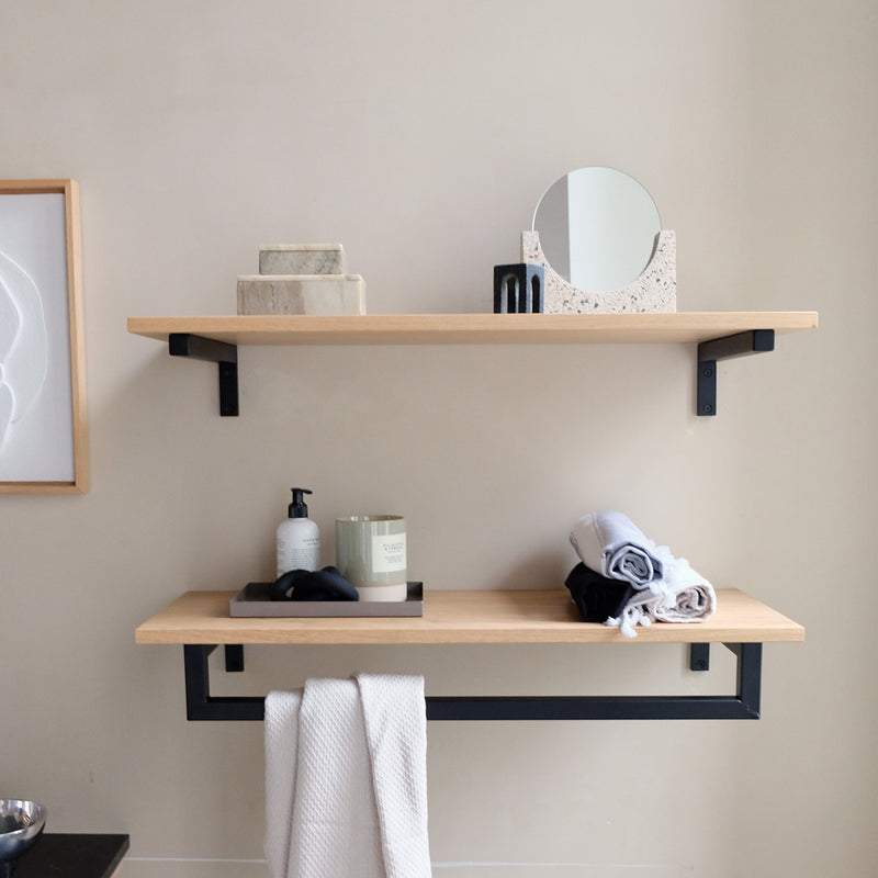 Væghængt hylde med bøjlestang under til håndklæder Rustfrit stål perfekt til minimalistiske badeværelser