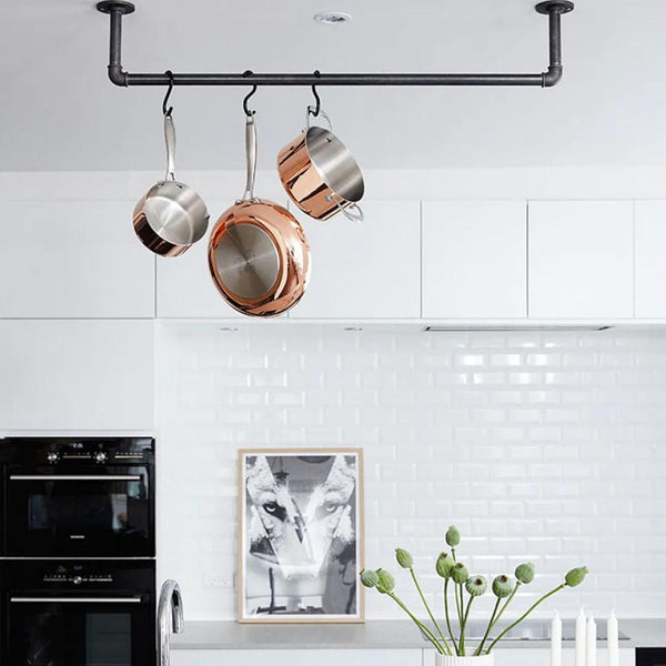 Gør dit køkken mere funktionelt med vores loftmonterede Joey-bøjlestang, perfekt til ophængning af pander og lamper for ekstra opbevaringsplads.
